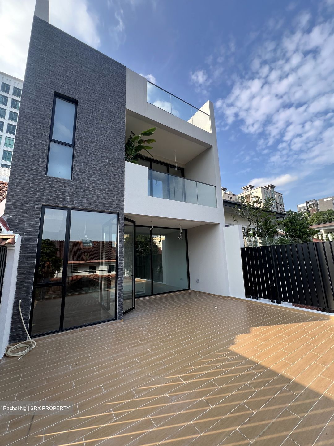 Hillview Villas (D23), Terrace #581926071